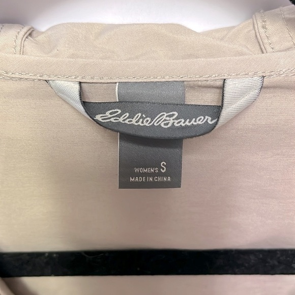 Eddie Bauer Trekker Trench in Stone/Khaki - Picture 4 of 8